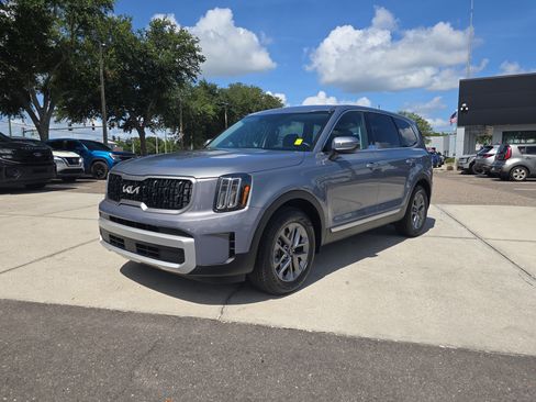Certified 2024 Kia Telluride LX FWD image 4