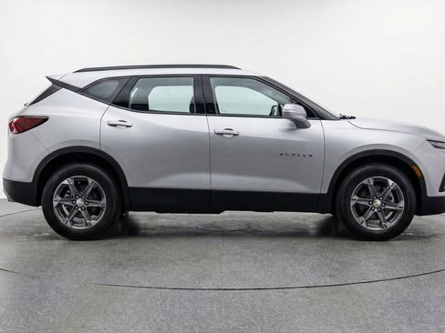 Used 2025 Chevrolet Blazer LT image 11
