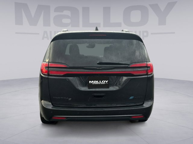 Used 2024 Chrysler Pacifica Premium FWD image 4