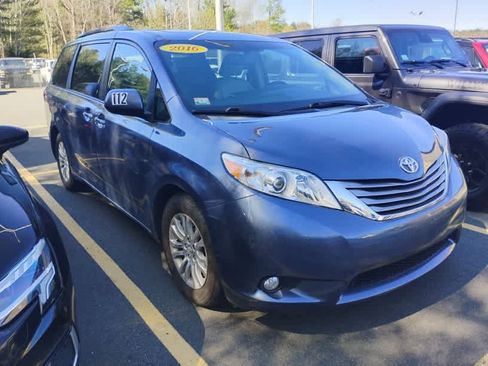 Used 2016 Toyota Sienna XLE FWD image 2