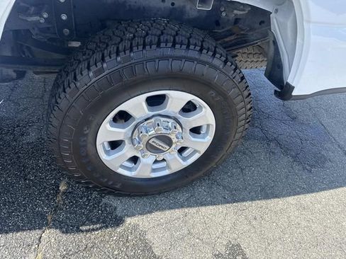 Used 2023 Ford F250 XLT w/ FX4 Off-Road Package AWD/4WD image 12