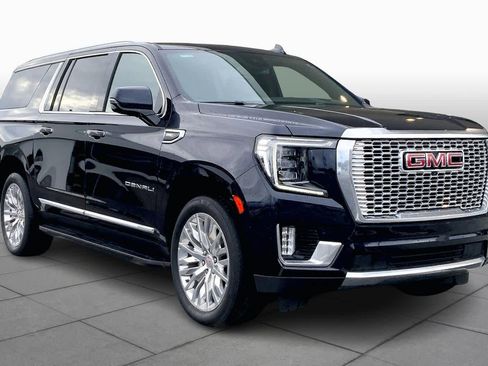 Used 2023 GMC Yukon XL Denali image 2