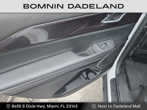 Used 2022 Jeep Grand Cherokee L Laredo image 11