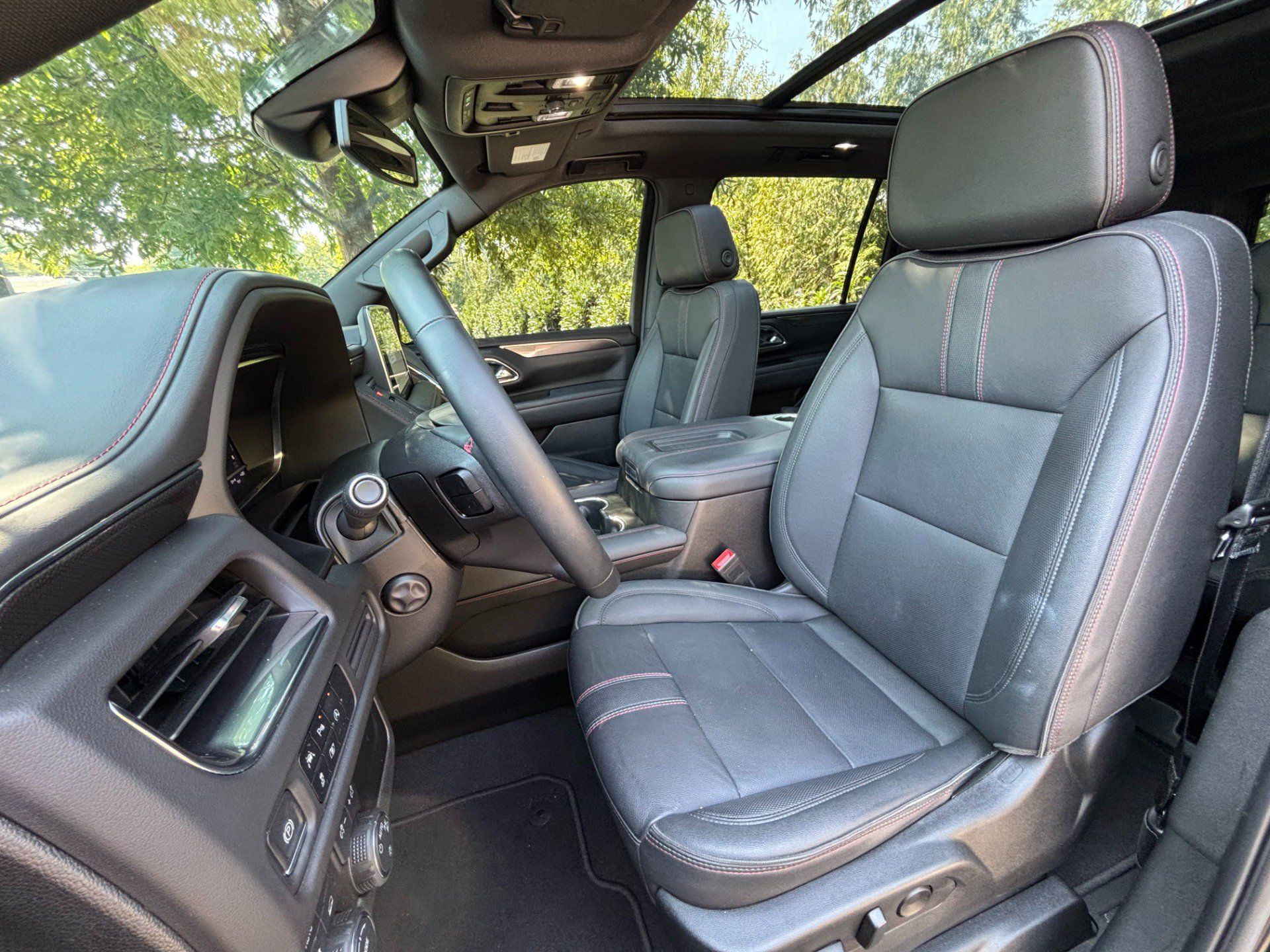 Used 2023 Chevrolet Suburban RST w/ Sport Performance Package AWD/4WD image 19