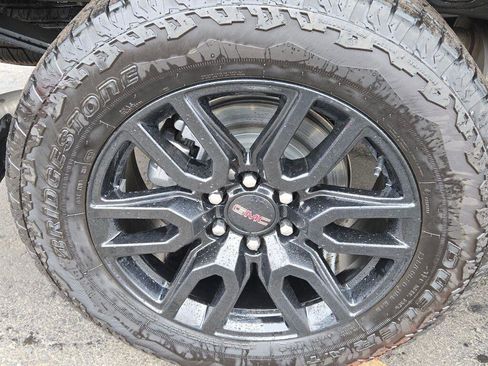 Used 2024 GMC Sierra 1500 Elevation image 9