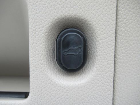 Used 2015 GMC Yukon Denali w/ Premium Package AWD/4WD image 41