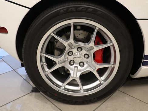 Used 2005 Ford GT RWD image 8