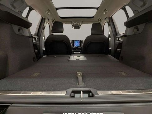 Used 2025 Volvo XC40 B5 Plus image 82