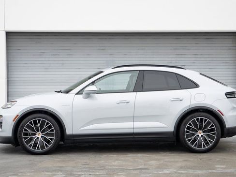 Certified 2025 Porsche Macan Electric image 2