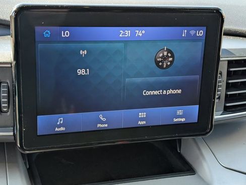 Used 2024 Ford Explorer XLT w/ Equipment Group 202A image 17