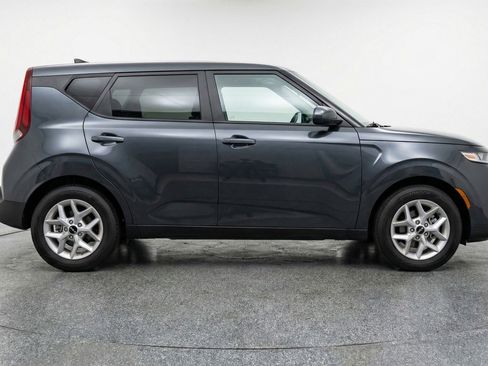Used 2025 Kia Soul LX w/ LX Technology Package image 11