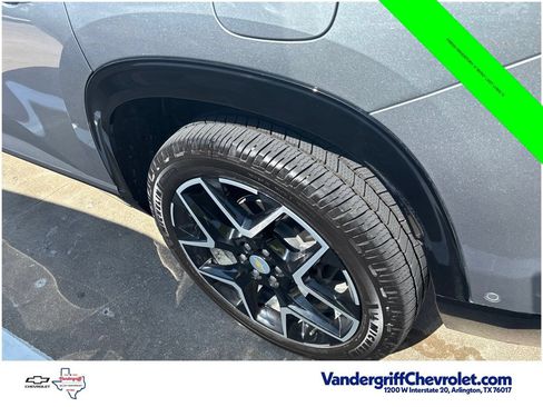 Used 2025 Chevrolet Traverse High Country FWD image 7