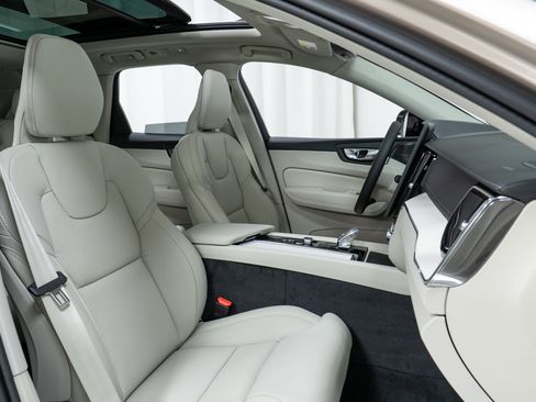 New 2026 Volvo XC60 B5 Ultra w/ Protection Package Premier image 22