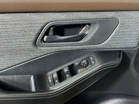 Used 2021 Nissan Rogue S image 14