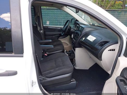 Used 2019 Dodge Grand Caravan SE w/ UConnect Hands-Free Group FWD image 4