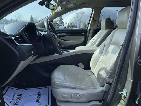 Used 2020 Buick Enclave Essence image 18