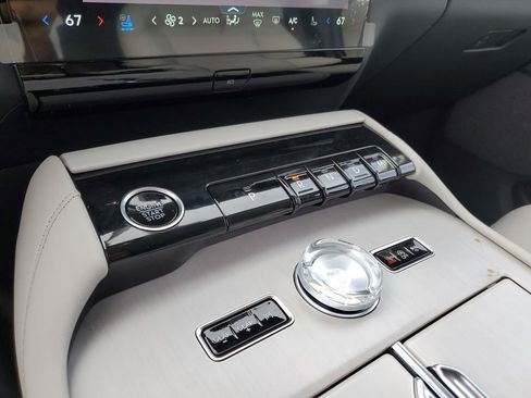 New 2025 Lincoln Navigator Reserve AWD/4WD image 29