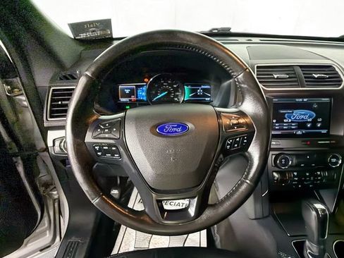 Used 2016 Ford Explorer XLT w/ Equipment Group 202A AWD/4WD image 11