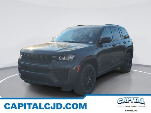 New 2026 Jeep Grand Cherokee Altitude AWD/4WD image 1