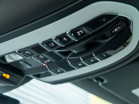 Certified 2026 Porsche Macan image 29