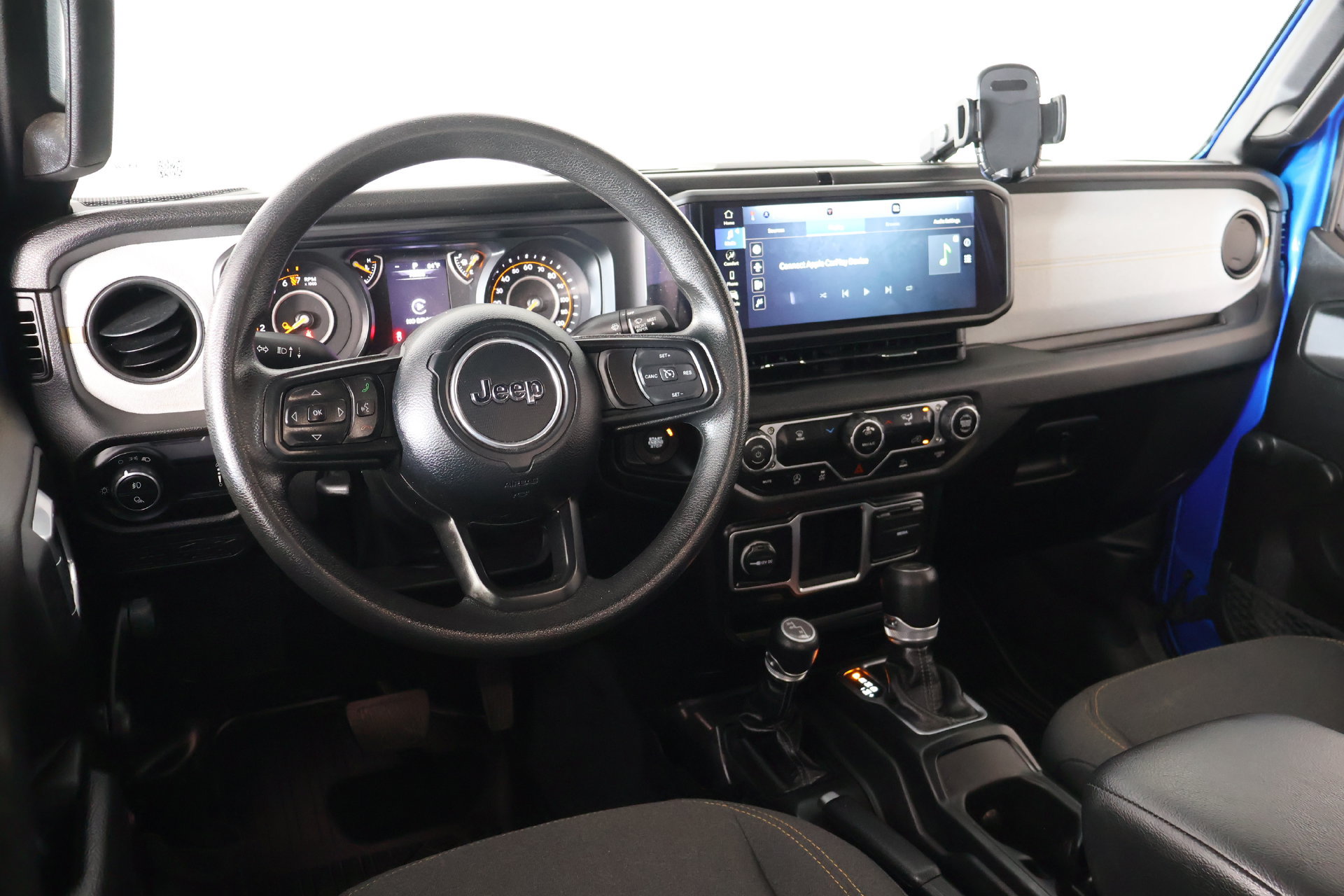 Used 2024 Jeep Gladiator Sport AWD/4WD image 2