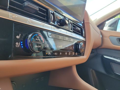New 2026 Nissan Pathfinder Platinum AWD/4WD image 32