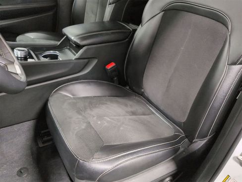 Certified 2023 Jeep Grand Cherokee Altitude image 16