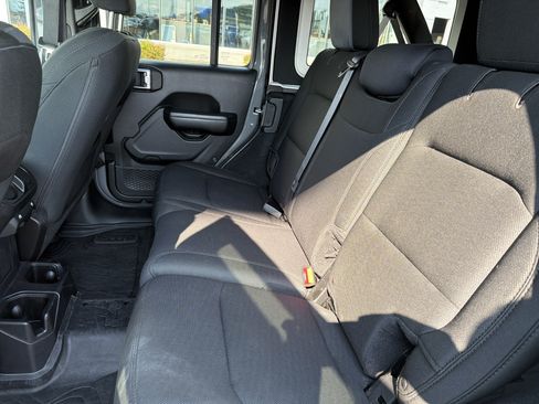 Used 2018 Jeep Wrangler Unlimited Sport S AWD/4WD image 22