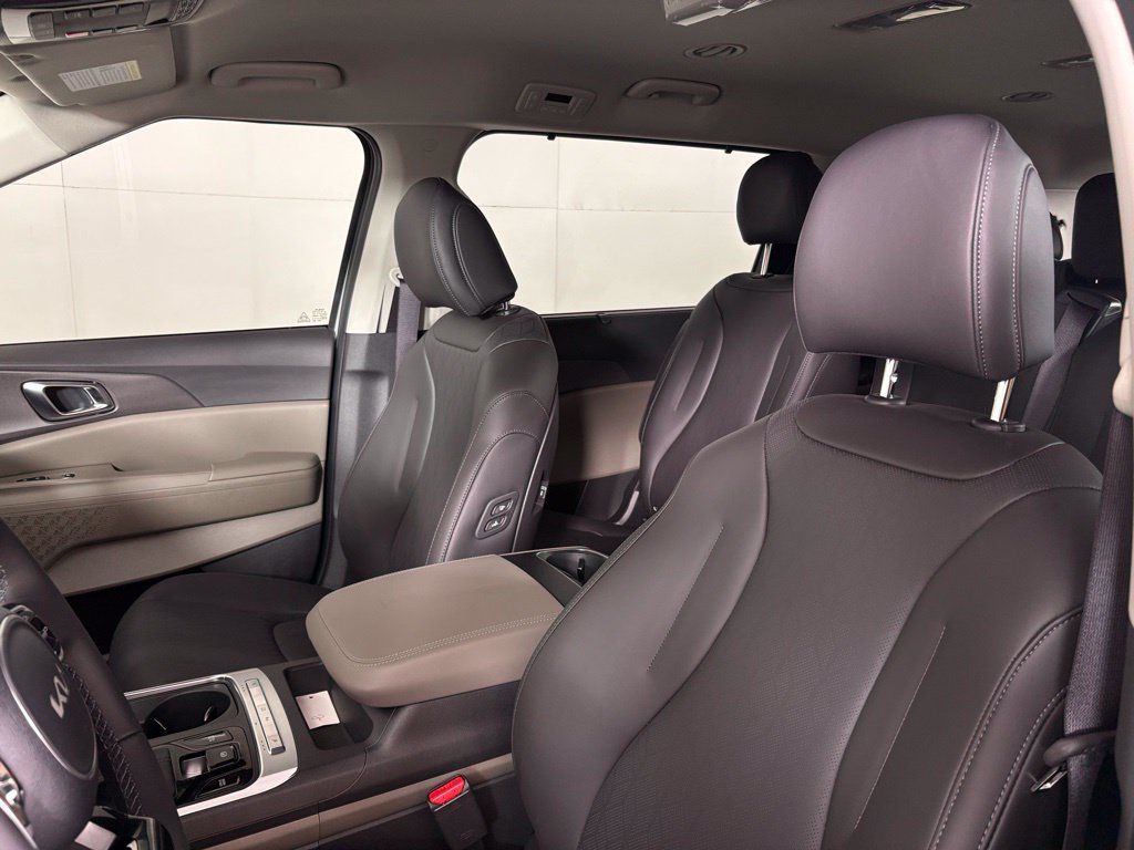 New 2026 Kia Carnival EX FWD image 18