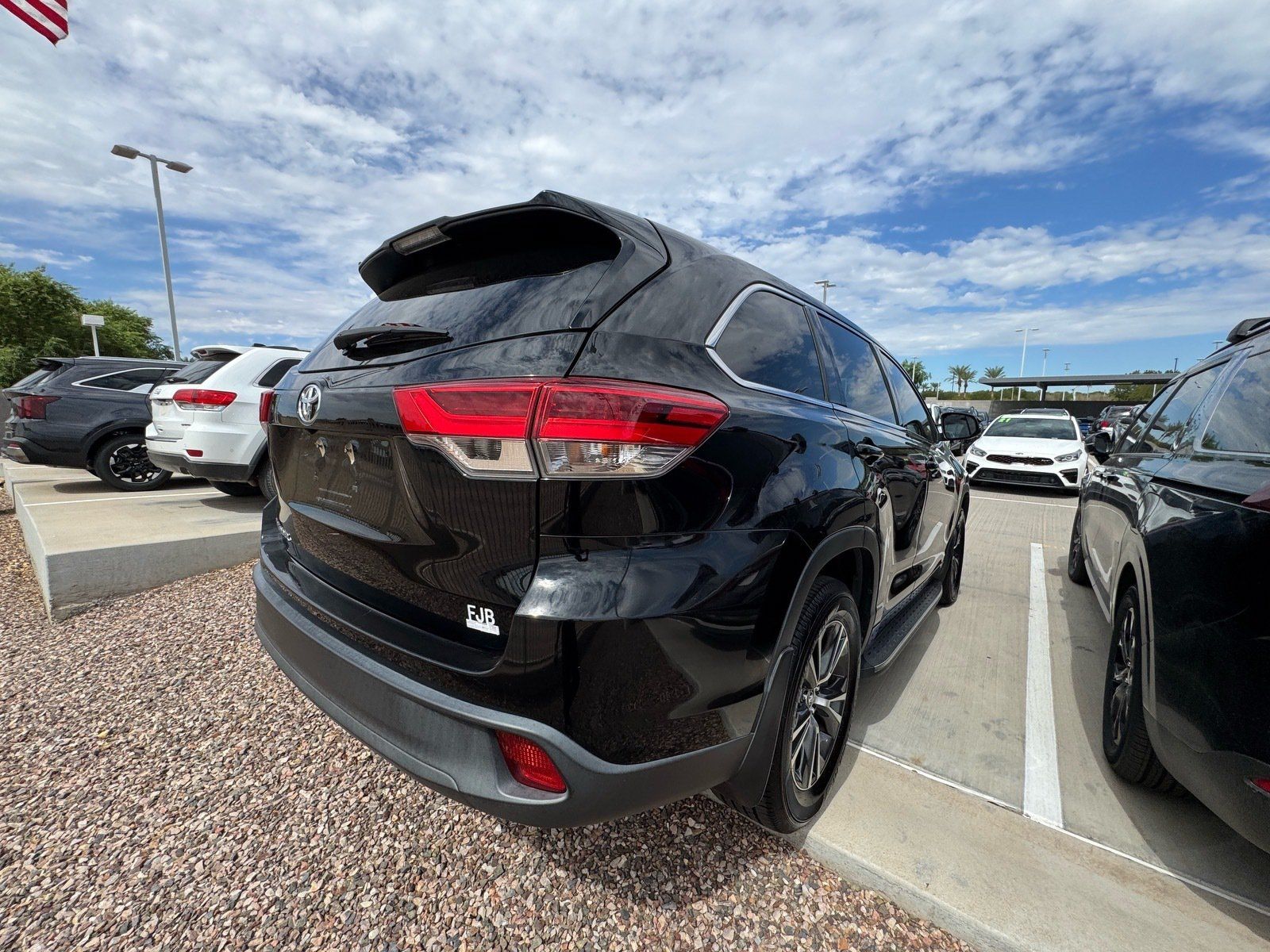 Used 2018 Toyota Highlander LE FWD image 4