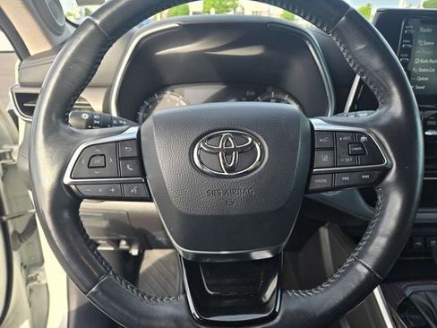Certified 2021 Toyota Highlander Limited FWD image 24