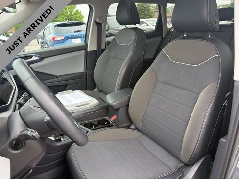 Used 2023 Volkswagen Taos SE w/ Panoramic Sunroof Package FWD image 12