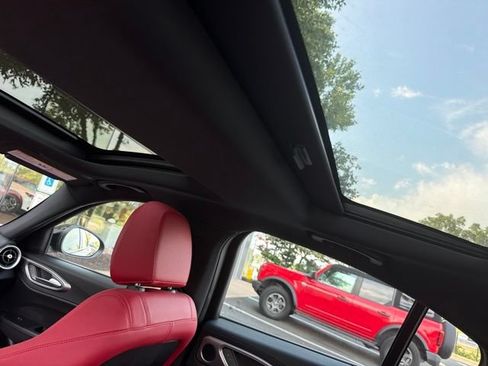 Used 2025 Alfa Romeo Giulia AWD w/ Veloce Package AWD image 30
