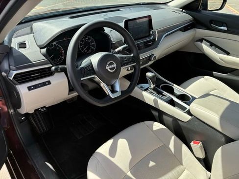 Certified 2024 Nissan Altima 2.5 SV FWD image 11