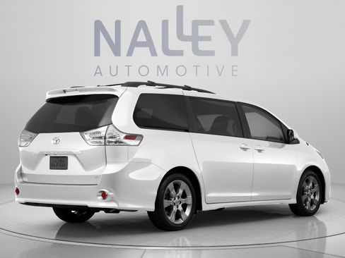 Used 2011 Toyota Sienna SE w/ Preferred Pkg FWD image 6