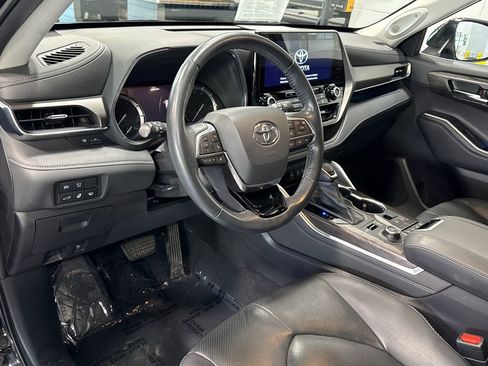 Used 2020 Toyota Highlander Limited image 7