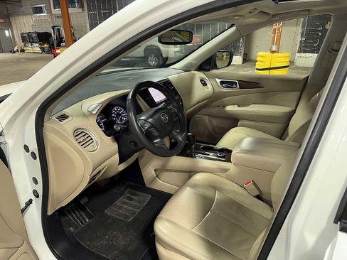 Used 2019 Nissan Pathfinder Platinum image 32