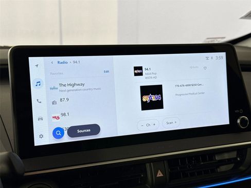 Certified 2024 Toyota Prius XLE image 24