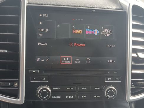 Used 2017 Porsche Cayenne Platinum Edition image 23