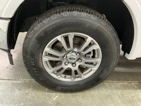 Used 2018 Ford F150 Lariat w/ Trailer Tow Package image 11