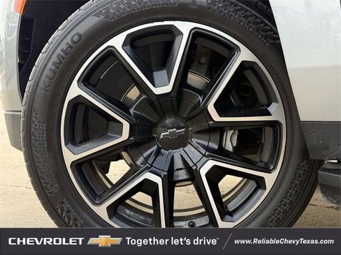 Used 2024 Chevrolet Suburban RST image 11