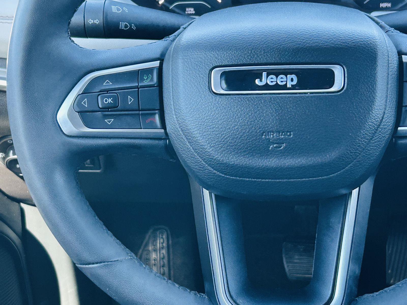 Used 2023 Jeep Compass Limited w/ Sun and Sound Group AWD/4WD image 17