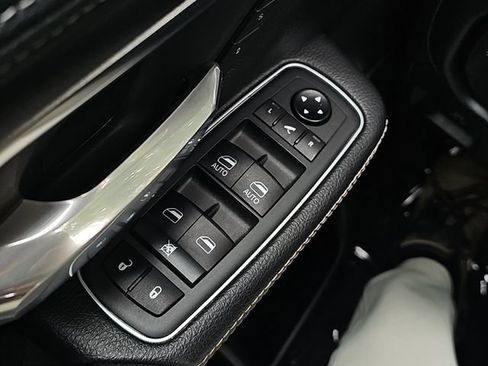 Used 2021 RAM 1500 Laramie AWD/4WD image 13