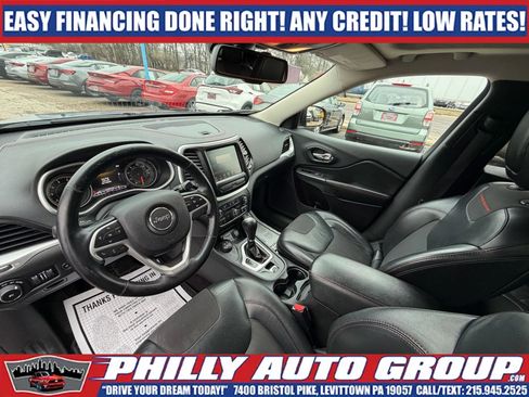 Used 2016 Jeep Cherokee Trailhawk w/ Comfort & Convenience Group AWD/4WD image 11
