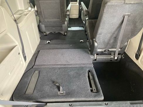 Used 2016 Dodge Grand Caravan SXT image 25