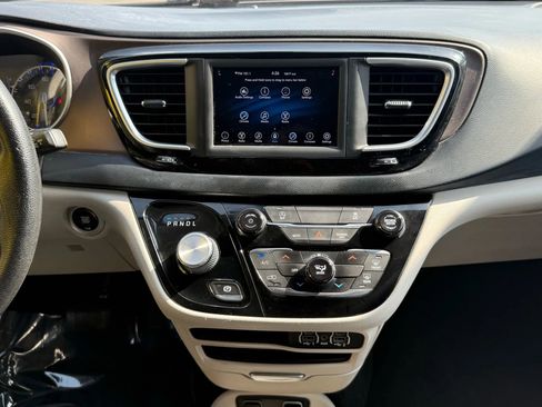 Used 2021 Chrysler Voyager Lxi image 15