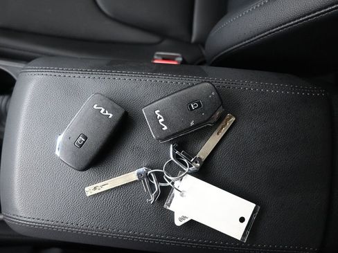 Used 2025 Kia Sportage EX image 18