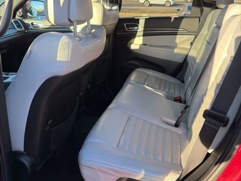 Used 2018 Jeep Grand Cherokee Limited image 6