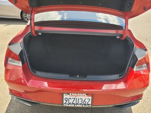Used 2023 Hyundai Elantra Limited w/ Cargo Package FWD image 8