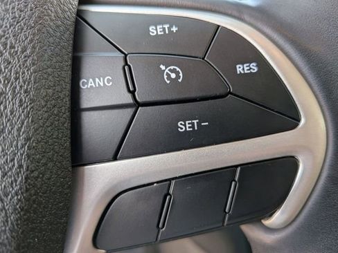 Used 2018 Jeep Cherokee Overland AWD/4WD image 19